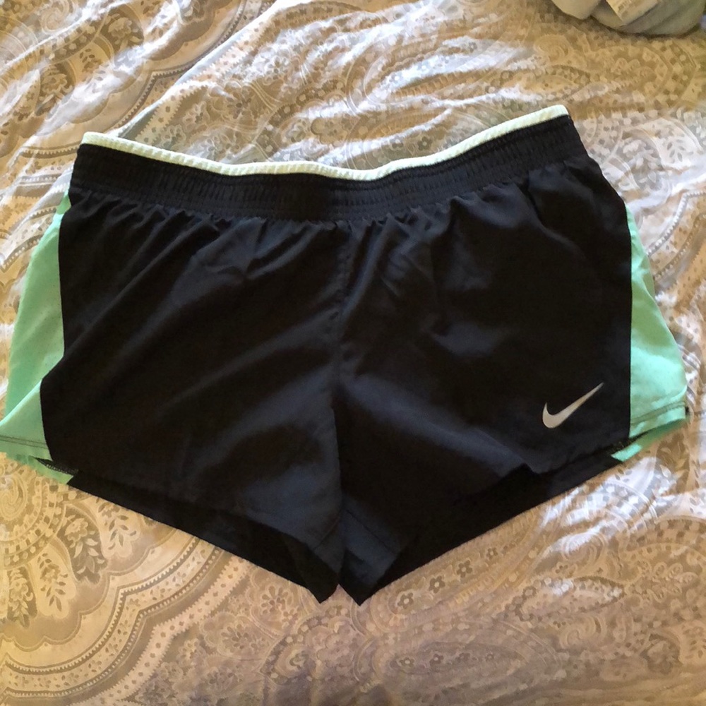 Nike Black and Green Size L Shorts